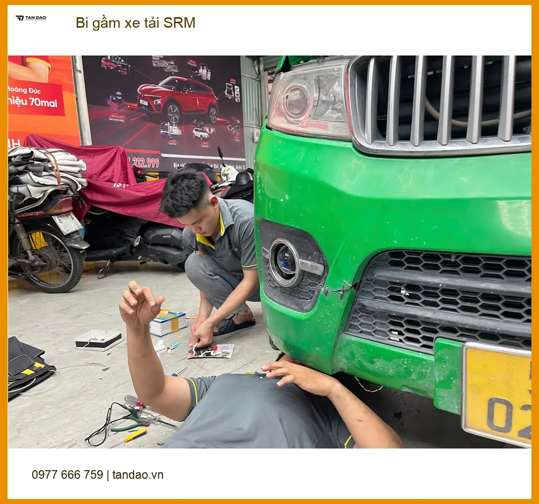 Anh Khải độ bi gầm xe tải SRM tại Quận Phú Nhuận vì đèn zin không đủ sáng