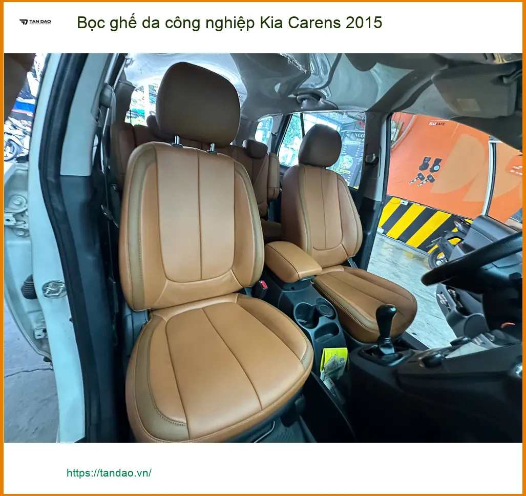 Anh Khải bọc ghế da công nghiệp Kia Carens 2015 tại Quận 12