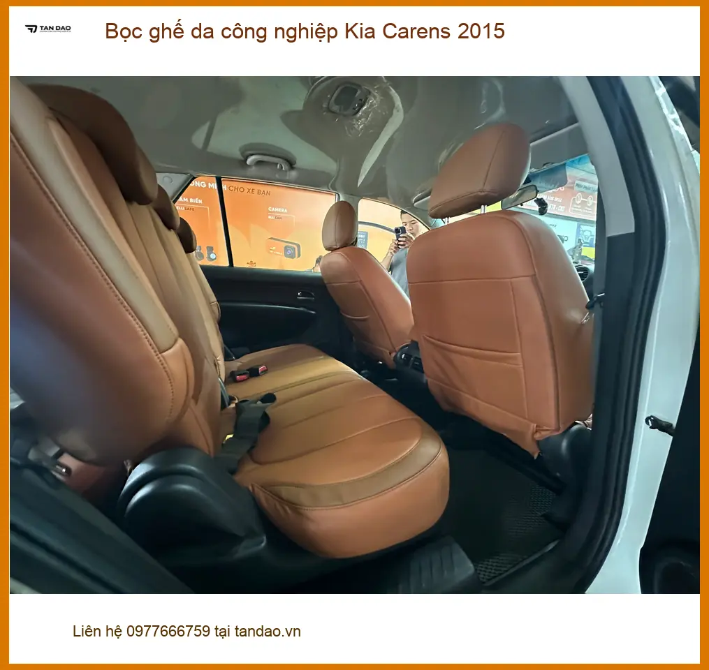 Chị Thảo nâng cấp bọc ghế da công nghiệp Kia Carens 2015 tại Quận 9 ảnh thực tế 3