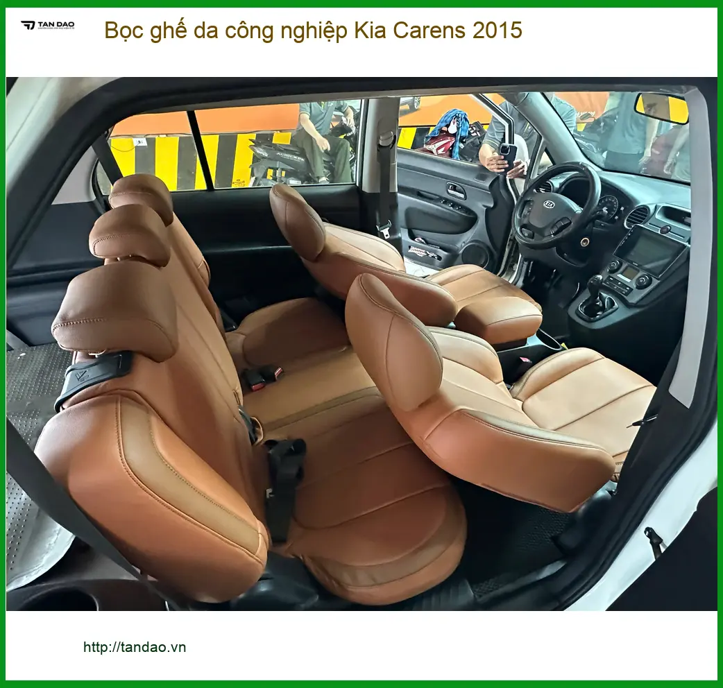 Chị Thảo bọc ghế da công nghiệp Kia Carens 2015 tại Hóc Môn ảnh thực tế 4