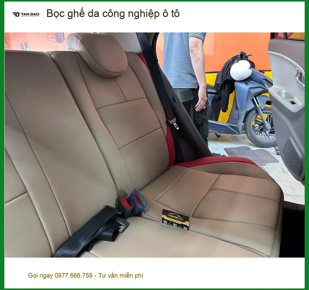Chị Thanh Vân bọc ghế da công nghiệp ô tô Kia Carnival ở Quận 1 ảnh thực tế 2