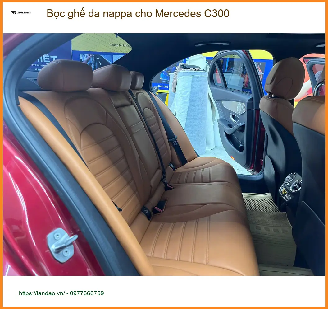 Chị Thùy bọc ghế da Nappa cho Mercedes C300 vì nội thất cũ xuống cấp tại Củ Chi