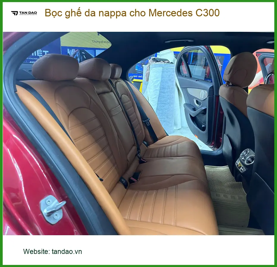 Chị Mai Anh bọc ghế da nappa cho Mercedes C300 tại Quận Bình Thạnh để tăng vẻ sang trọng