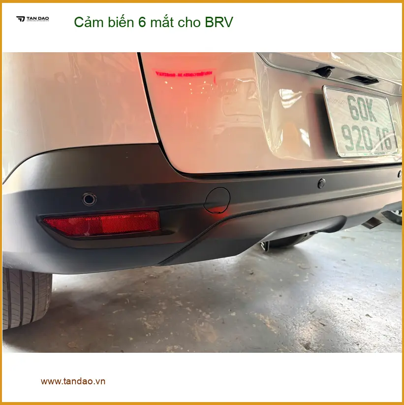 Anh Khang lắp cảm biến 6 mắt cho BRV tại Quận 4 vì lo ngại va quẹt khi đỗ xe ảnh thực tế 5