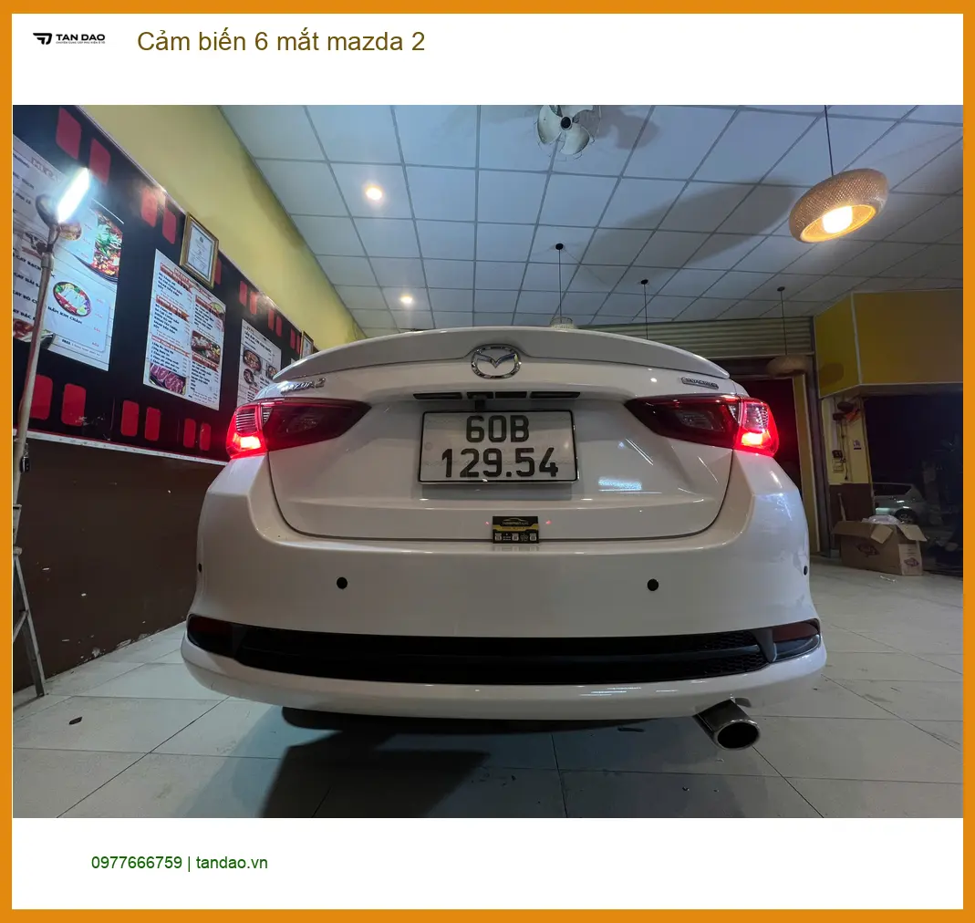 Chị Thảo lắp cảm biến 6 mắt Mazda 2 tại Nhà Bè vì thường xuyên lùi xe chật hẹp