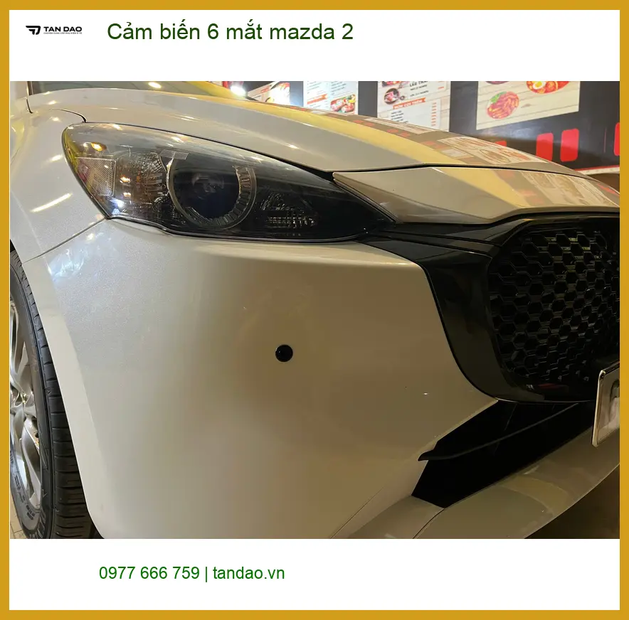 Chị Thảo lắp cảm biến 6 mắt Mazda 2 tại Nhà Bè vì thường xuyên lùi xe chật hẹp ảnh thực tế 2