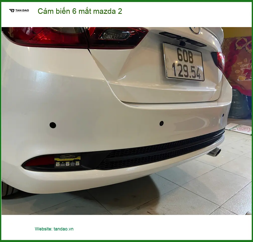 Chị Thảo lắp cảm biến 6 mắt Mazda 2 tại Nhà Bè vì thường xuyên lùi xe chật hẹp ảnh thực tế 3
