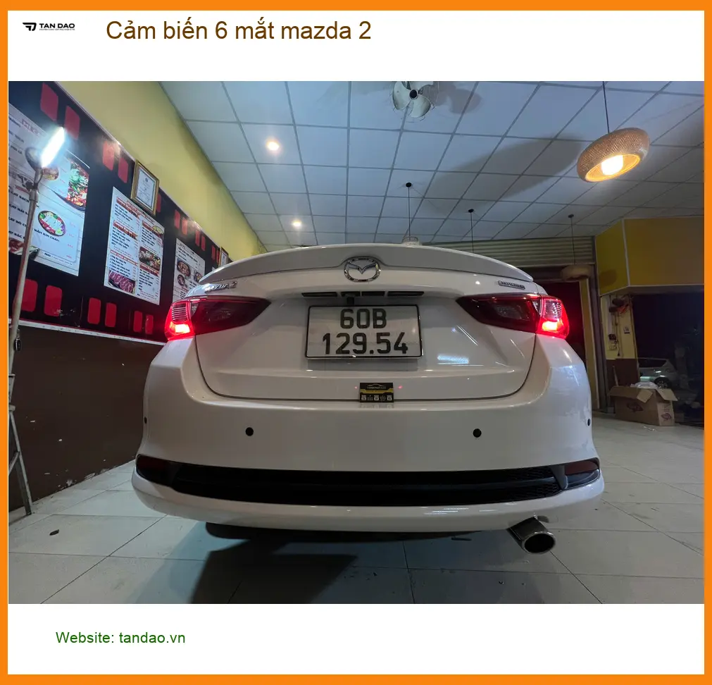 Anh Khải lắp cảm biến 6 mắt Mazda 2 tại Quận 2 để lùi xe an toàn hơn ảnh thực tế 2
