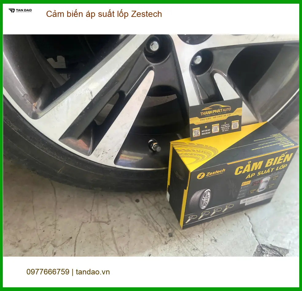 Anh Thanh lắp cảm biến áp suất lốp Zestech cho Hyundai Santa Fe tại Quận Gò Vấp ảnh thực tế 4