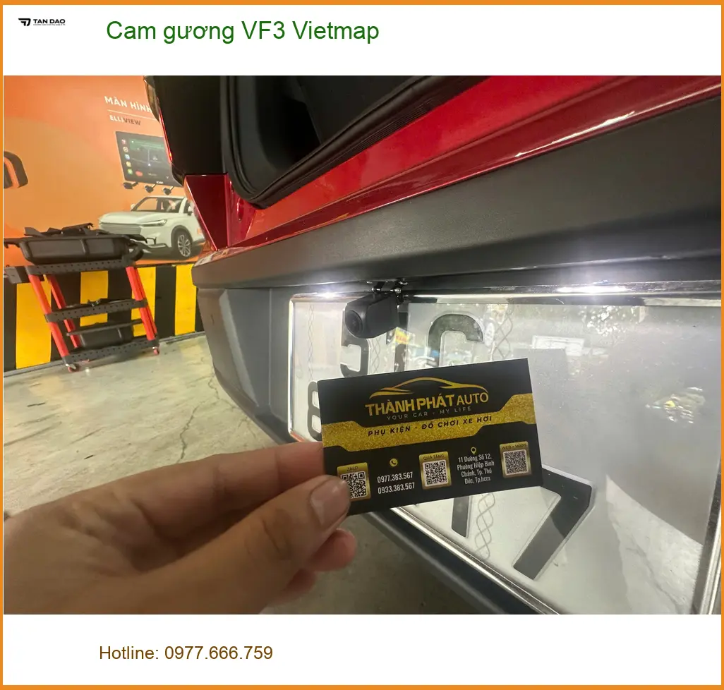 Cô Hà lắp cam gương Vietmap cho VinFast VF3 tại Quận Bình Tân để tiện theo dõi hành trình