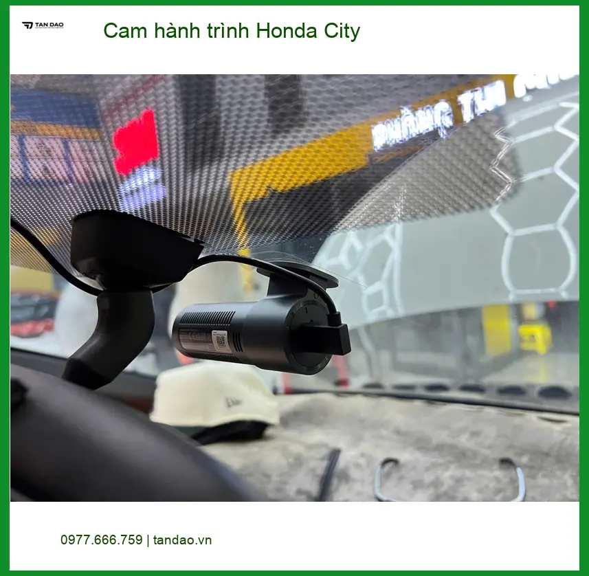 Chú Minh lắp cam hành trình Honda City ở Quận 9 để lái xe an toàn hơn.