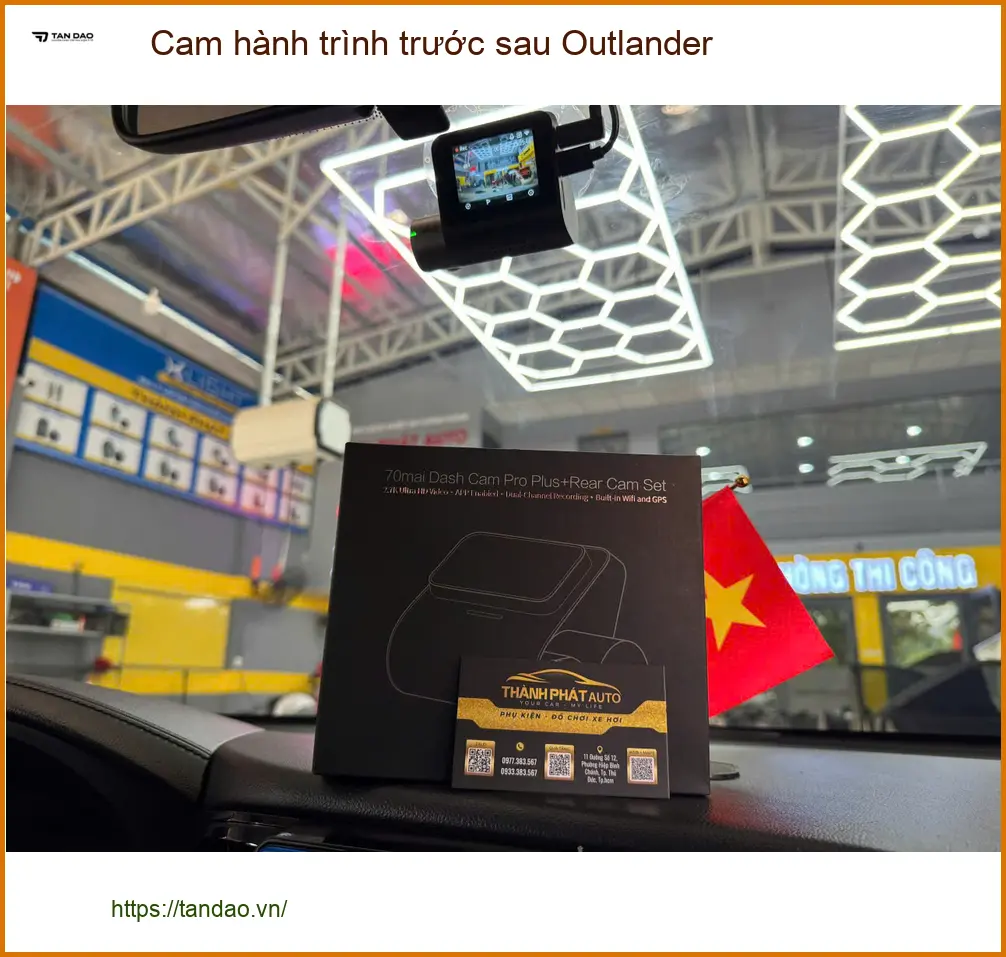 Anh Minh lắp cam hành trình trước sau Outlander tại Quận 9 để quan sát rõ hơn khi lùi xe ảnh thực tế 2