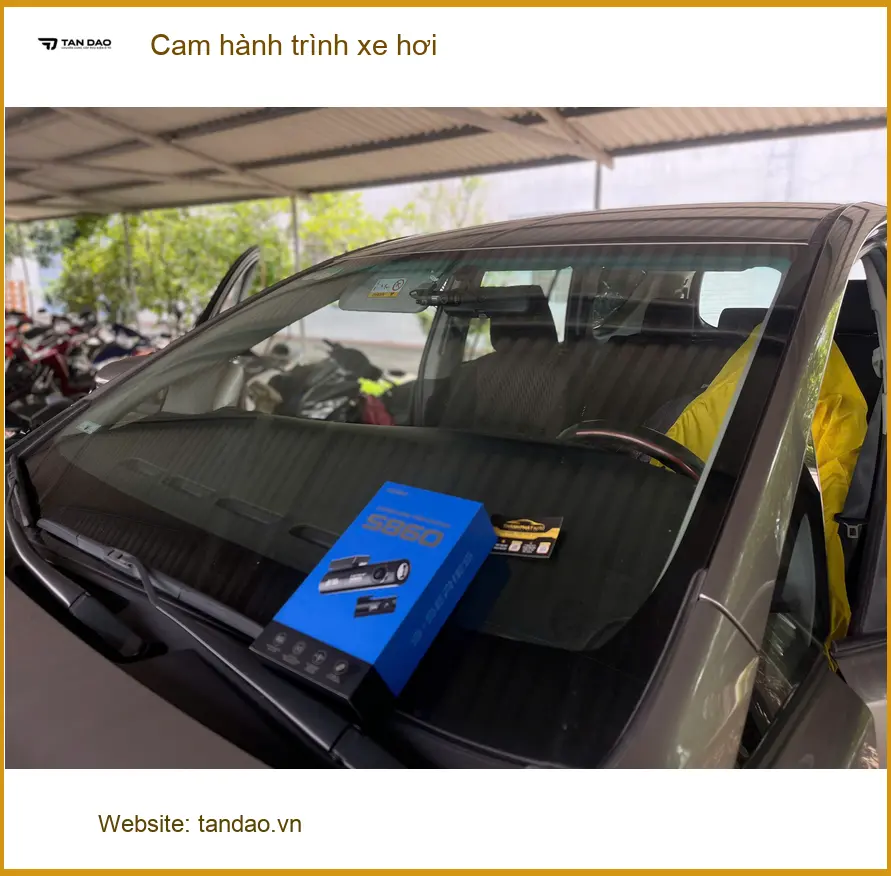 Anh Tấn lắp cam hành trình xe hơi Hyundai Accent tại Quận 12 để ghi lại lộ trình an toàn ảnh thực tế 3