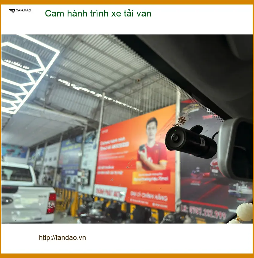 Anh Dũng lắp cam hành trình Transit tại Gò Vấp giám sát hàng hóa. ảnh thực tế 2