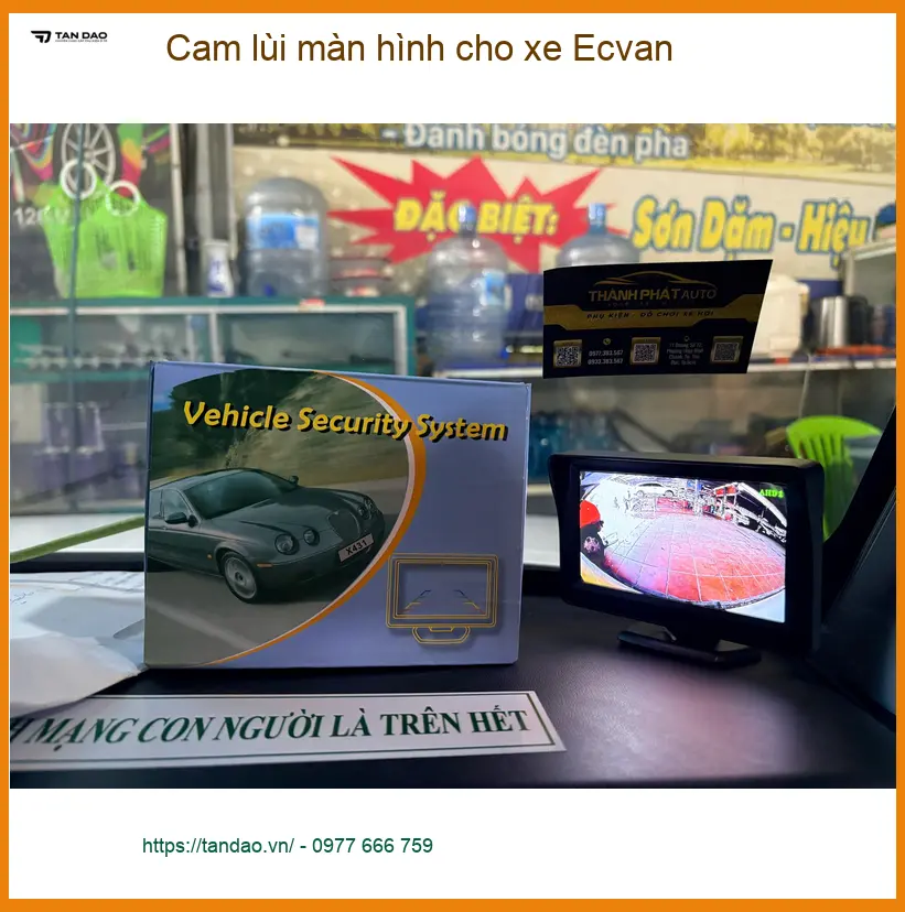 Anh Khang lắp cam lùi màn hình cho xe Ecvan tại Thủ Đức để dễ dàng đỗ xe an toàn ảnh thực tế 2