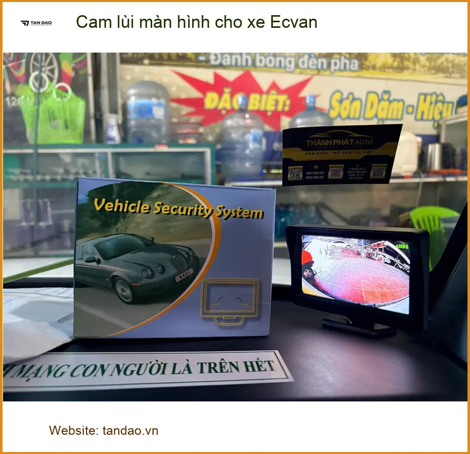 Anh Tuấn Kiệt lắp cam lùi màn hình cho xe Ecvan tại Quận 6 để an toàn hơn khi đỗ xe ảnh thực tế 2