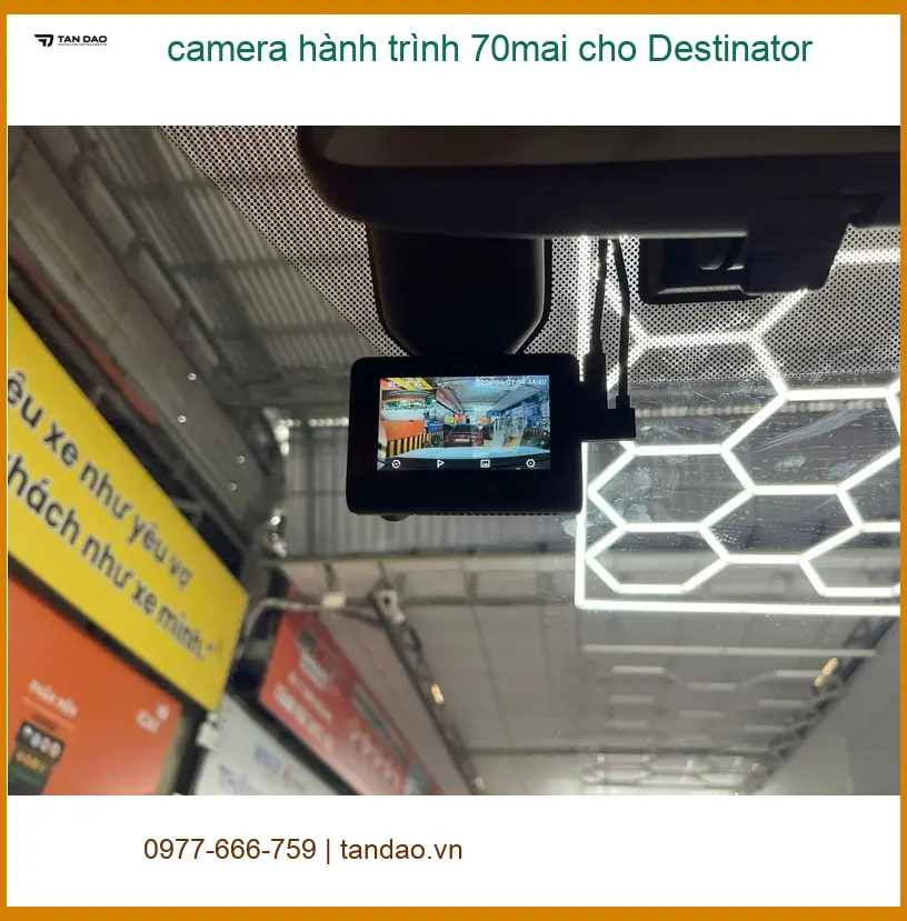 Chú Bằng lắp camera hành trình 70mai cho Ford Everest tại Quận 5 an tâm ảnh thực tế 2