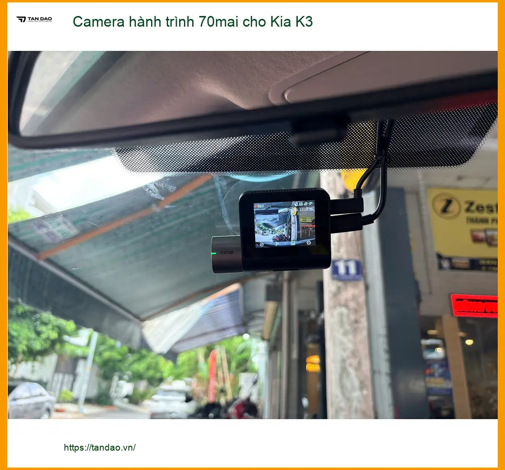 Anh Minh lắp Camera hành trình 70mai cho Kia K3 tại Quận Gò Vấp để yên tâm di chuyển