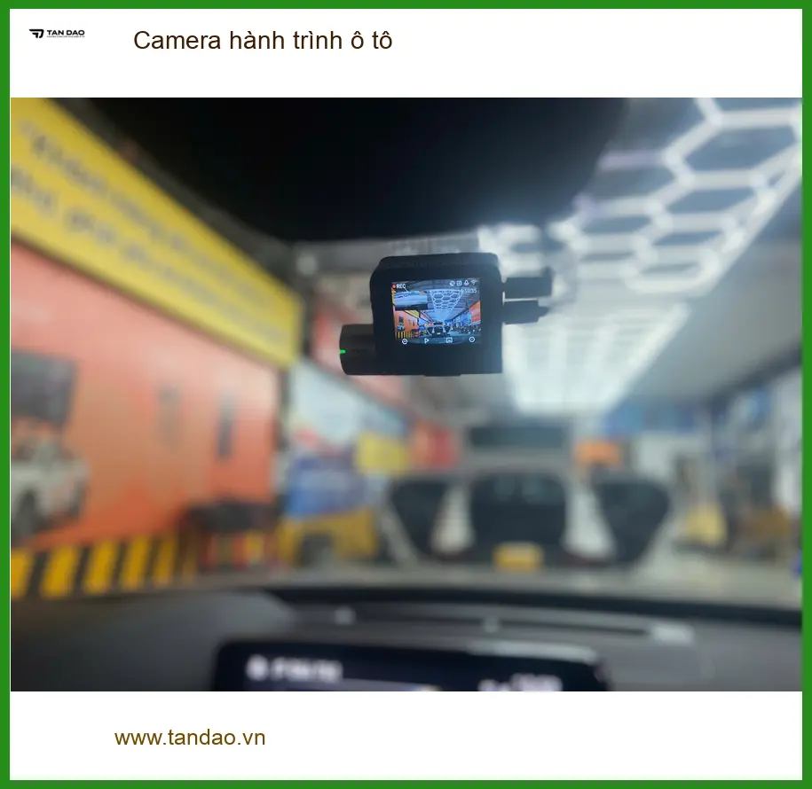 Anh Dũng lắp camera hành trình ô tô tại Bình Chánh cho Kia Sorento
