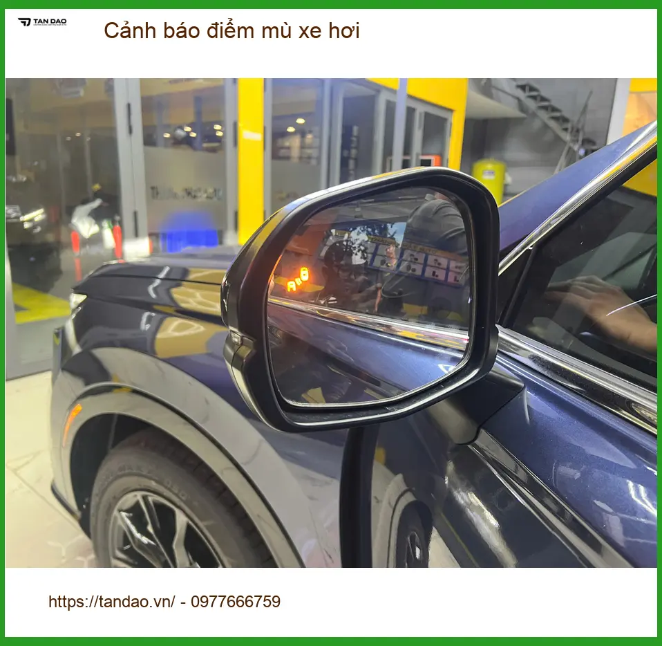 Anh Quang lắp cảnh báo điểm mù Ford Everest tại Quận 12 để an toàn khi di chuyển trên cao tốc