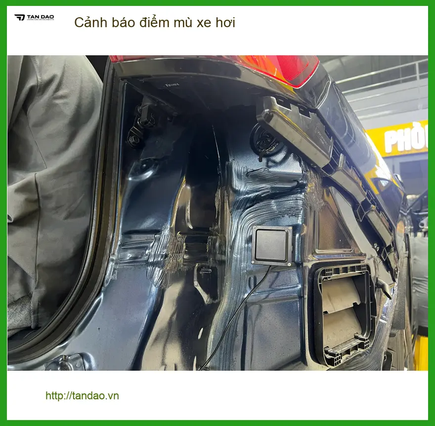 Chị Thanh lắp cảnh báo điểm mù cho Hyundai Creta tại Thủ Đức an tâm khi chuyển làn ảnh thực tế 2