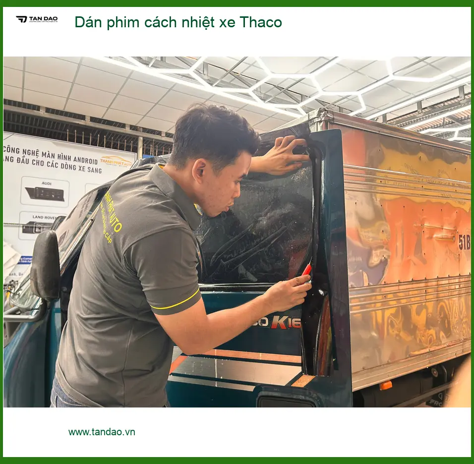 Anh Khải dán phim cách nhiệt xe Thaco Frontier ở Quận 9 chuẩn bị mùa nắng nóng ảnh thực tế 2