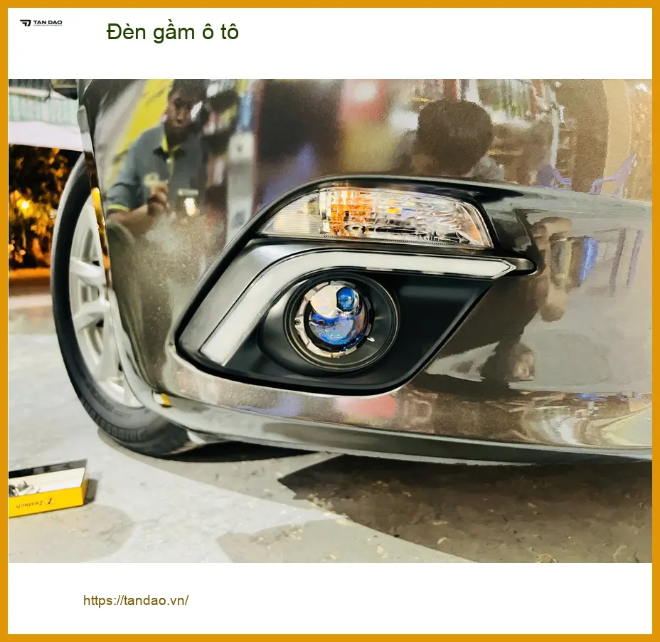 Chú Minh lắp đèn gầm ô tô cho Hyundai Accent tại Quận 10 để cải thiện tầm nhìn ban đêm ảnh thực tế 2