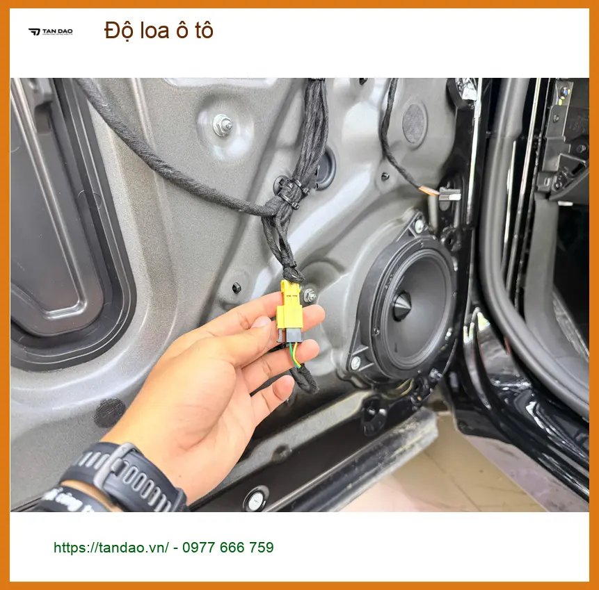 Anh Khải độ loa ô tô Hyundai Creta tại Quận 9 nghe nhạc hay hơn ảnh thực tế 3