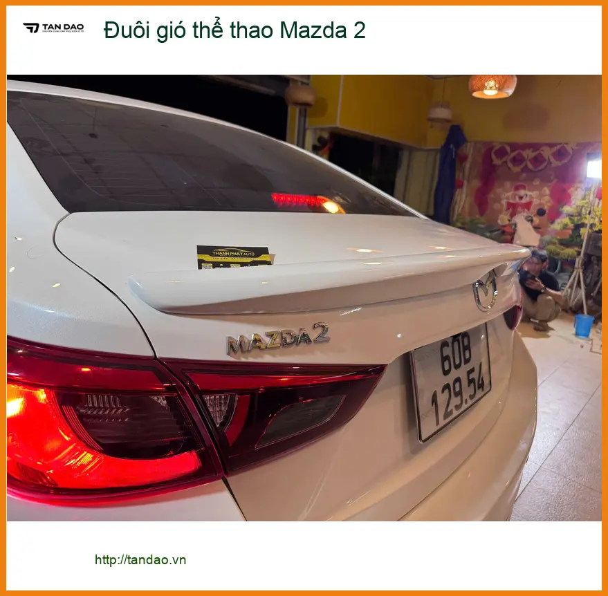 Anh Long lắp đuôi gió thể thao Mazda 2 tại Quận Tân Phú cho xe thêm cá tính. ảnh thực tế 4