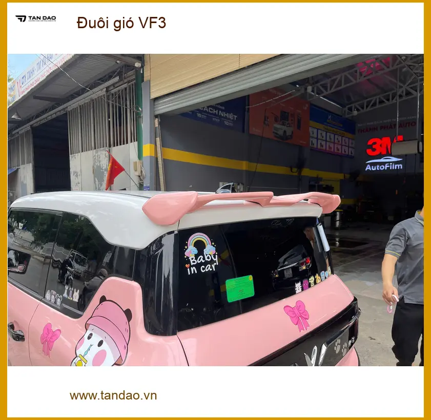 Anh Quang lắp đuôi gió VinFast VF3 tại Quận 10 nâng cấp diện mạo thể thao ảnh thực tế 2