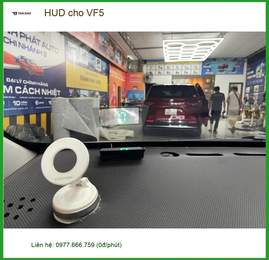 Anh Khải lắp HUD cho VF5 tại Quận Thủ Đức để lái xe an toàn hơn