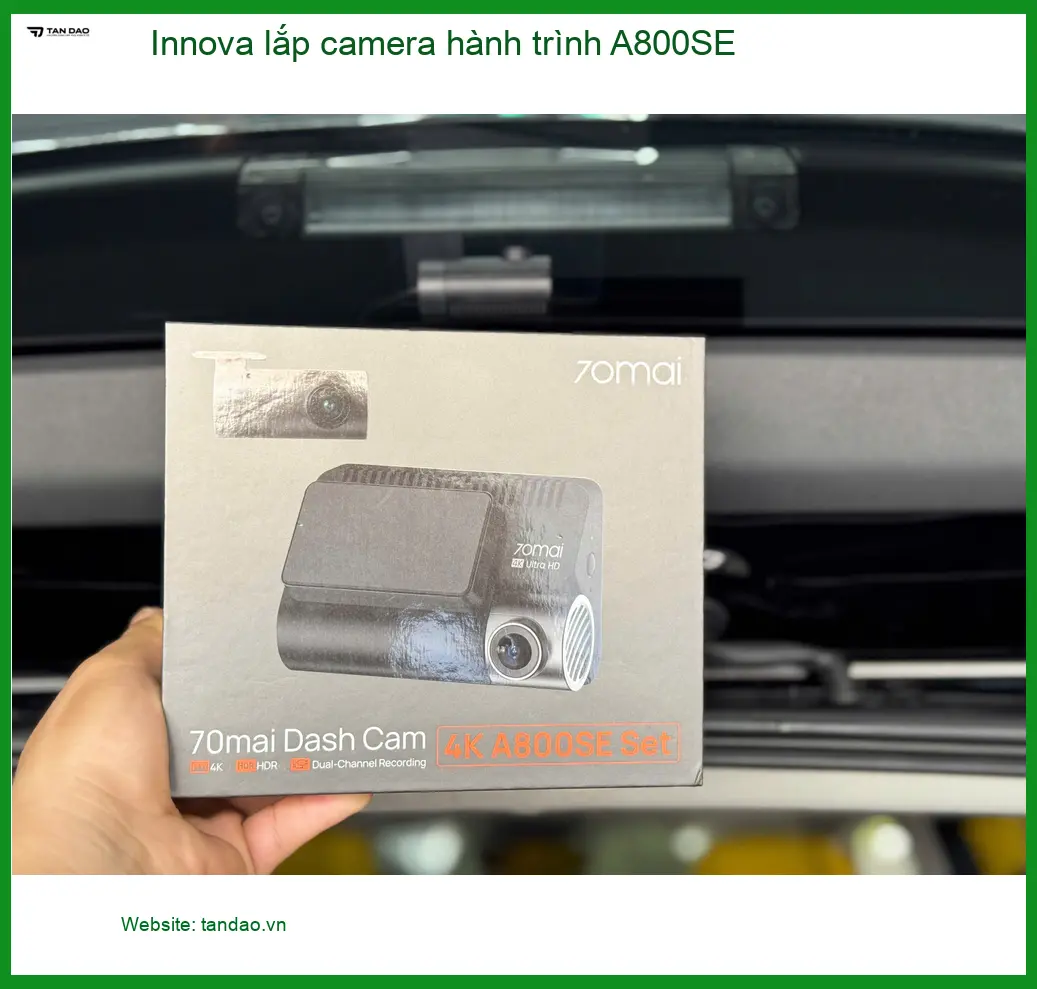 Anh Minh lắp camera hành trình A800SE cho Innova tại Quận 8 để ghi lại hành trình an toàn.