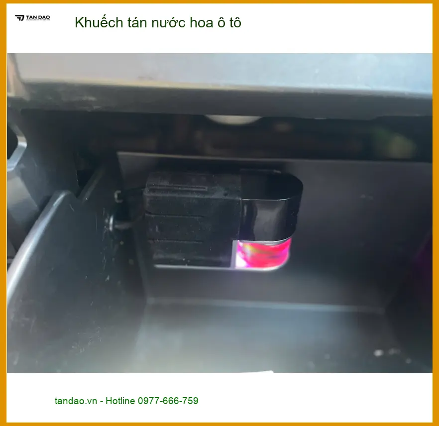Anh Thắng lắp khuếch tán nước hoa ô tô Kia K3 tại Quận 5 khử mùi hôi ảnh thực tế 2