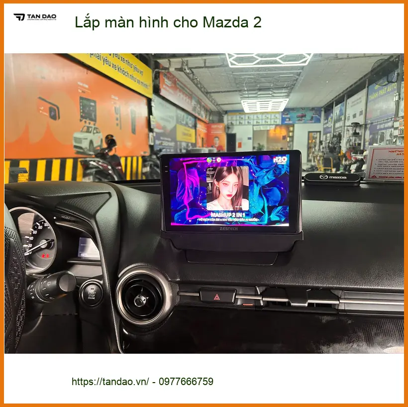 Chị Mai Phương lắp màn hình Android cho Mazda 2 tại Quận 10 vì màn zin thiếu tính năng ảnh thực tế 2