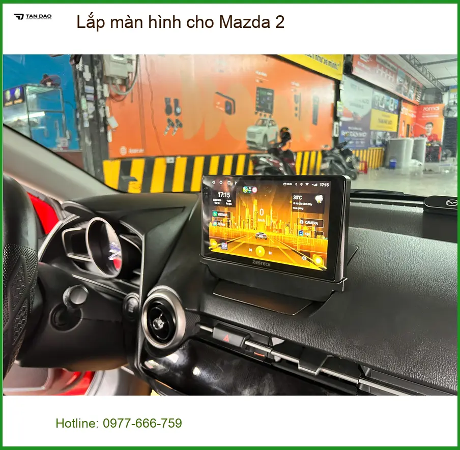 Chị Diệp lắp màn hình cho Mazda 2 tại Quận 3 để dễ dàng xem bản đồ và giải trí trên xe ảnh thực tế 2
