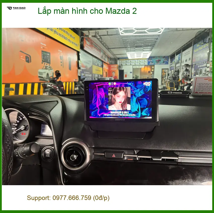 Chị Diệp lắp màn hình cho Mazda 2 tại Quận 3 để dễ dàng xem bản đồ và giải trí trên xe ảnh thực tế 5