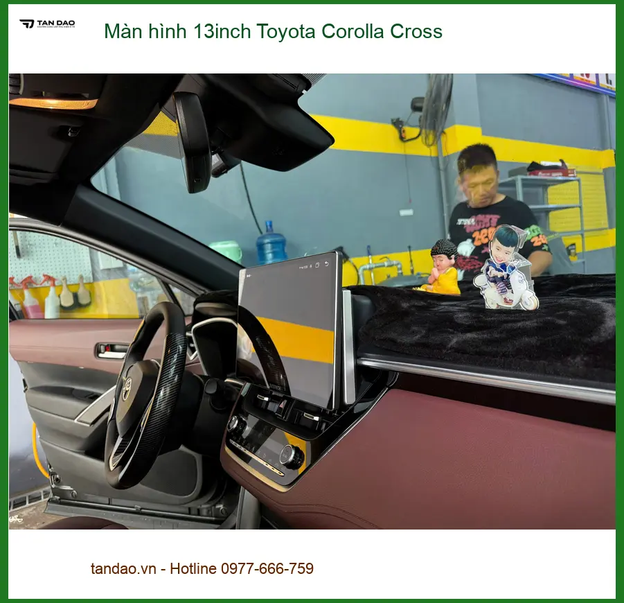 Chú Tài lắp màn hình 13inch Toyota Corolla Cross tại Hóc Môn vì màn zin quá nhỏ ảnh thực tế 2