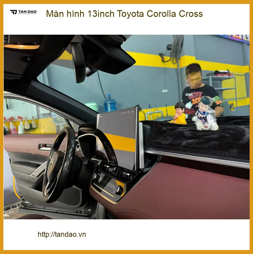 Anh Kiên lắp màn hình 13inch Toyota Corolla Cross Quận Tân Phú để giải trí ảnh thực tế 3