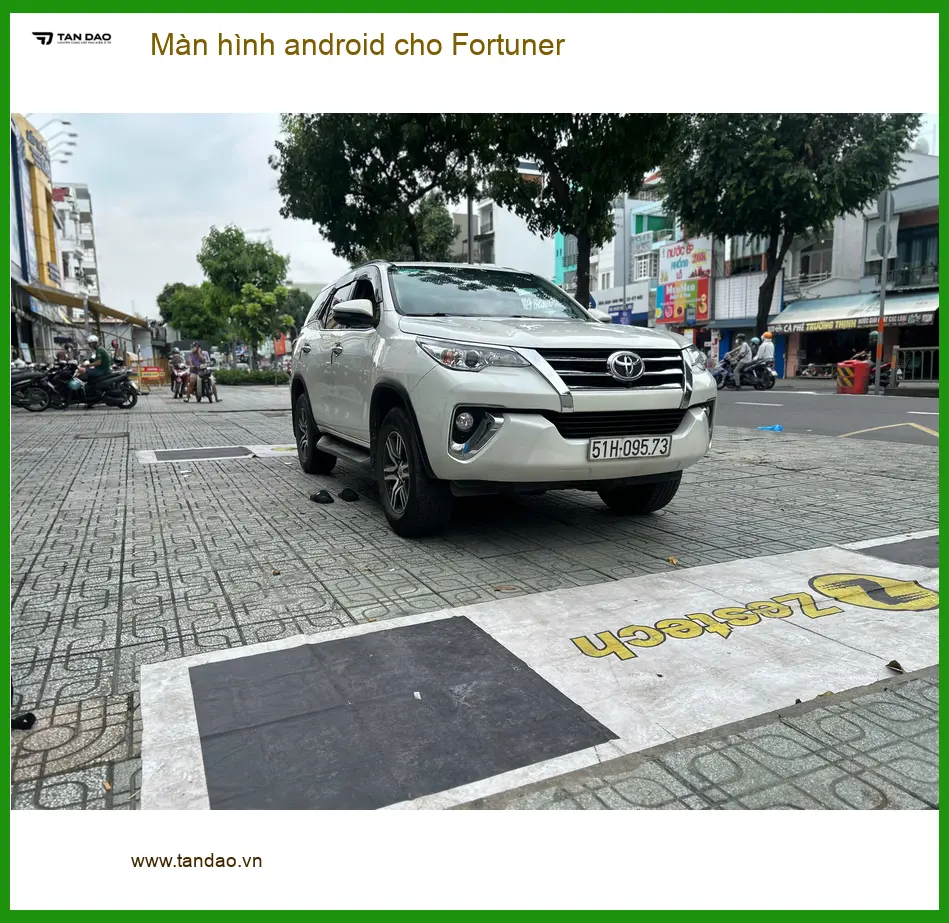 Chú Phát lắp màn hình Android Zestech cho Fortuner tại Quận 2 để tiện xem bản đồ và giải trí ảnh thực tế 4