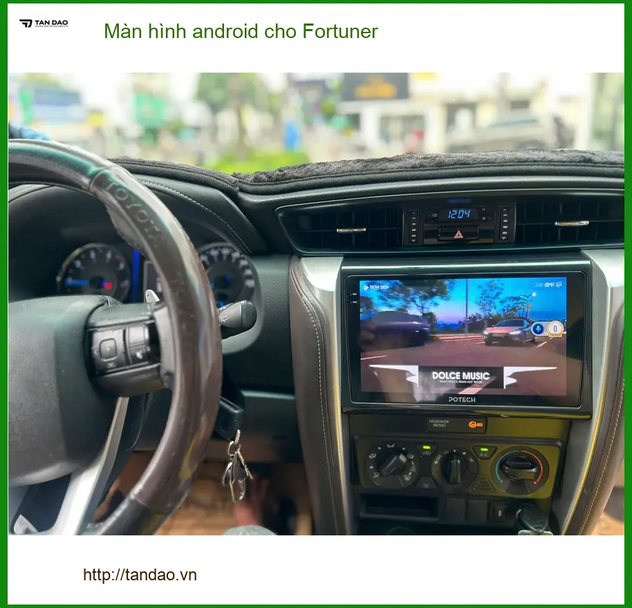 Chú Phúc nâng cấp màn hình Android cho Fortuner tại Cần Giờ để giải trí và dẫn đường ảnh thực tế 3