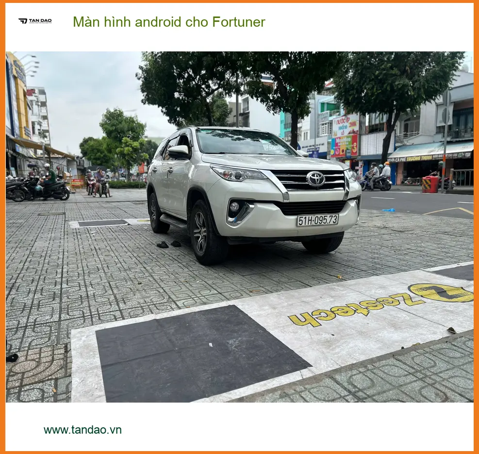 Anh Quang nâng cấp màn hình Android cho Fortuner tại Thủ Đức để nâng tầm không gian nội thất. ảnh thực tế 2