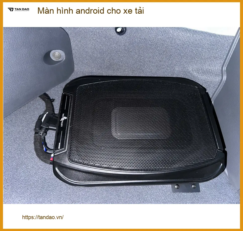 Chú Phi lắp màn hình Android xe tải Fuso Canter tại Hóc Môn giúp công việc thuận tiện. ảnh thực tế 2