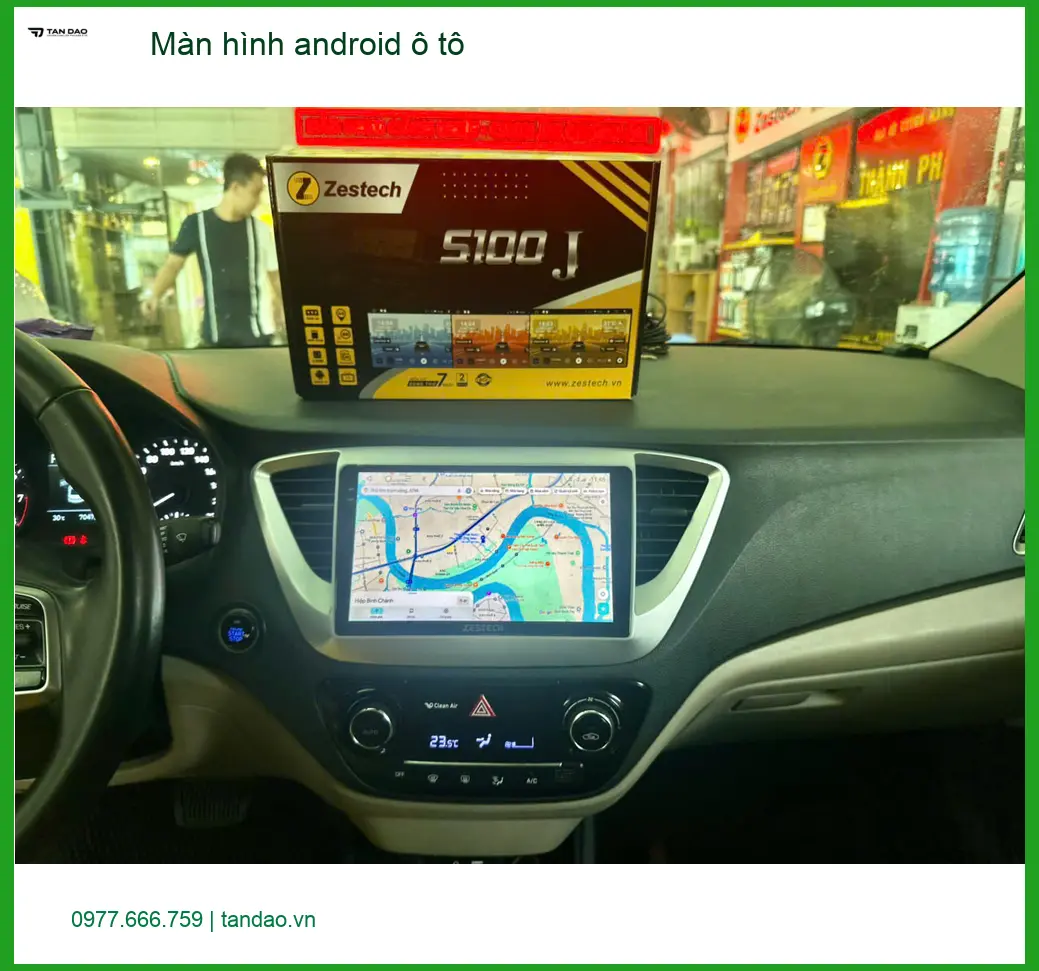 Anh An lắp màn hình Android ô tô cho Ford Everest tại Quận 3 để xem bản đồ