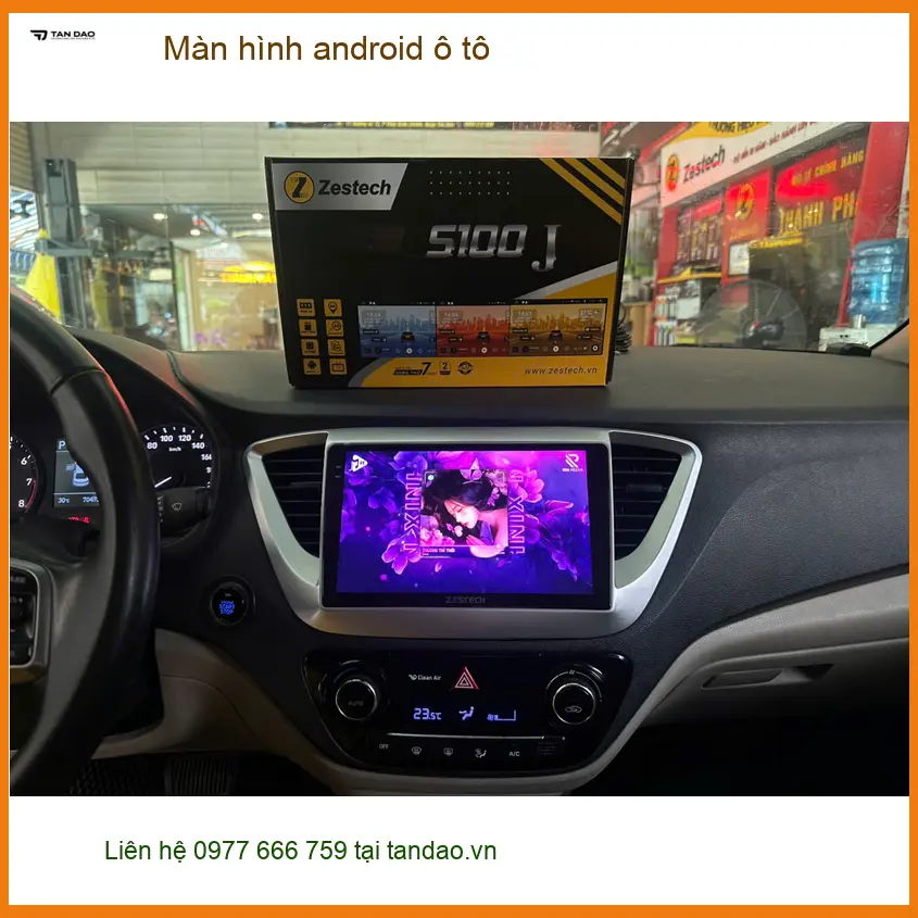 Anh An lắp màn hình Android ô tô cho Ford Everest tại Quận 3 để xem bản đồ ảnh thực tế 2