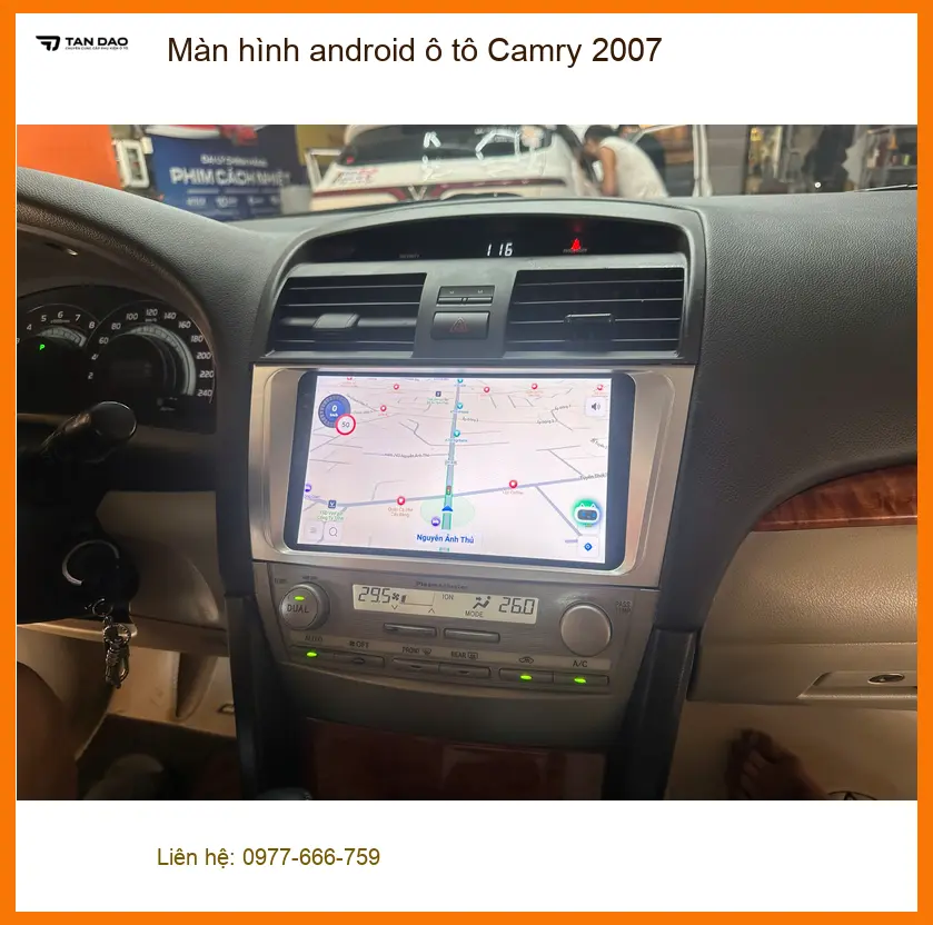 Chị Thảo lắp màn hình Android ô tô Camry 2007 ở Quận 7 để lái xe an toàn hơn