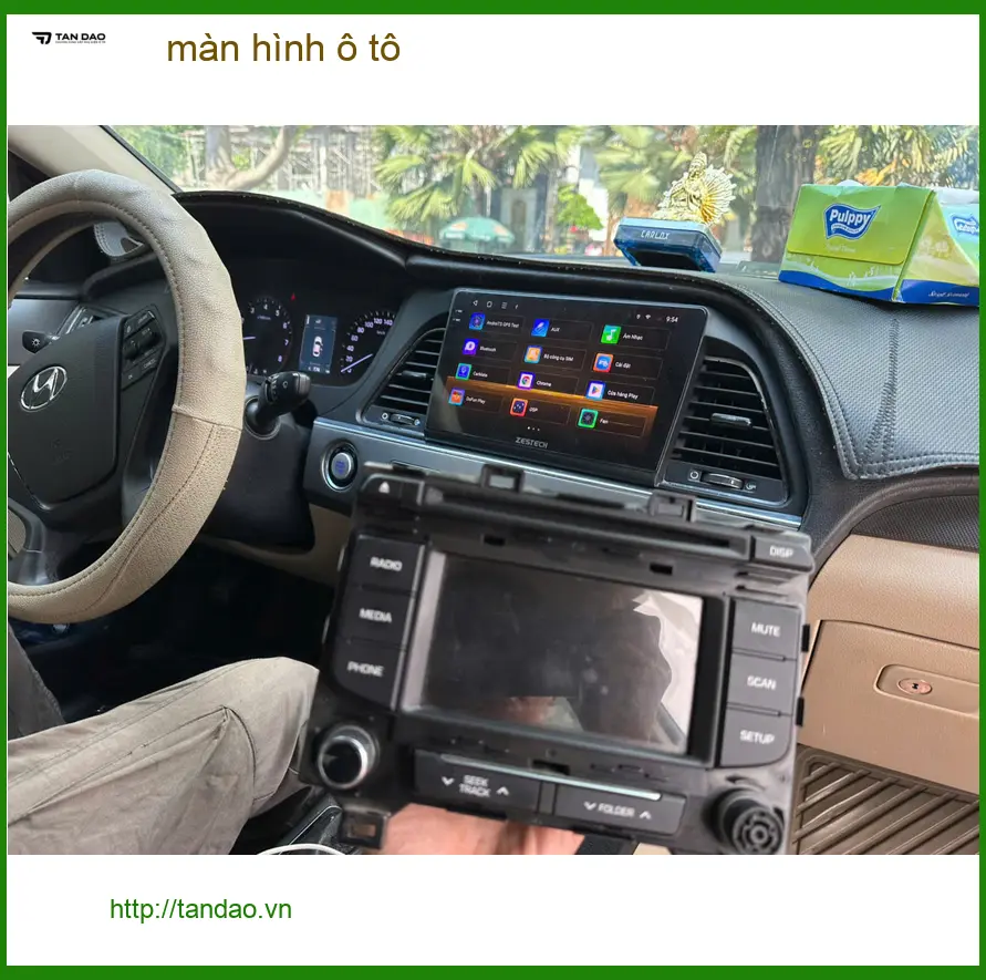 Anh Quốc Huy lắp màn hình ô tô Toyota Vios tại Hóc Môn vì màn zin cũ ảnh thực tế 3