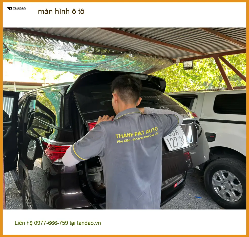Anh Đạt lắp màn hình ô tô cho Ford Everest tại Quận 12 vì màn hình zin không có Google Maps. ảnh thực tế 4