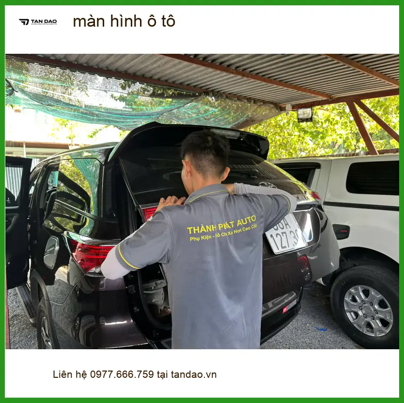 Anh Quang lắp màn hình ô tô cho Hyundai Accent tại Quận 10 để giải trí. ảnh thực tế 4