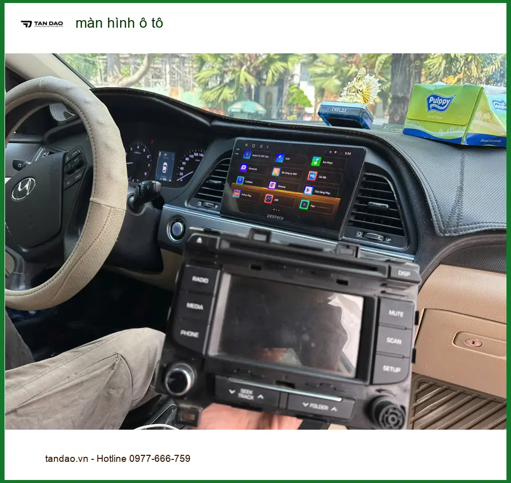 Anh Tấn lắp màn hình ô tô cho Hyundai Accent tại Nhà Bè để dễ dàng xem bản đồ ảnh thực tế 2