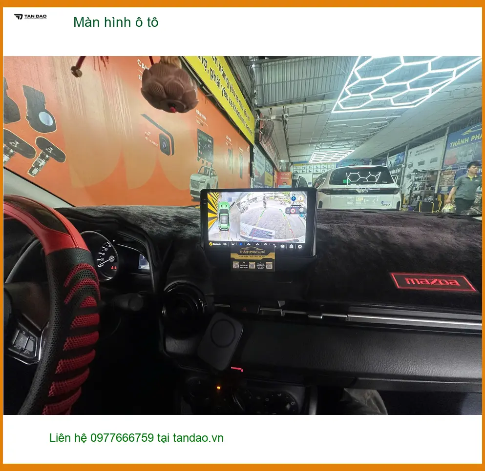 Chị Thảo lắp màn hình ô tô cho Toyota Vios tại Quận 11 để tiện theo dõi bản đồ ảnh thực tế 3